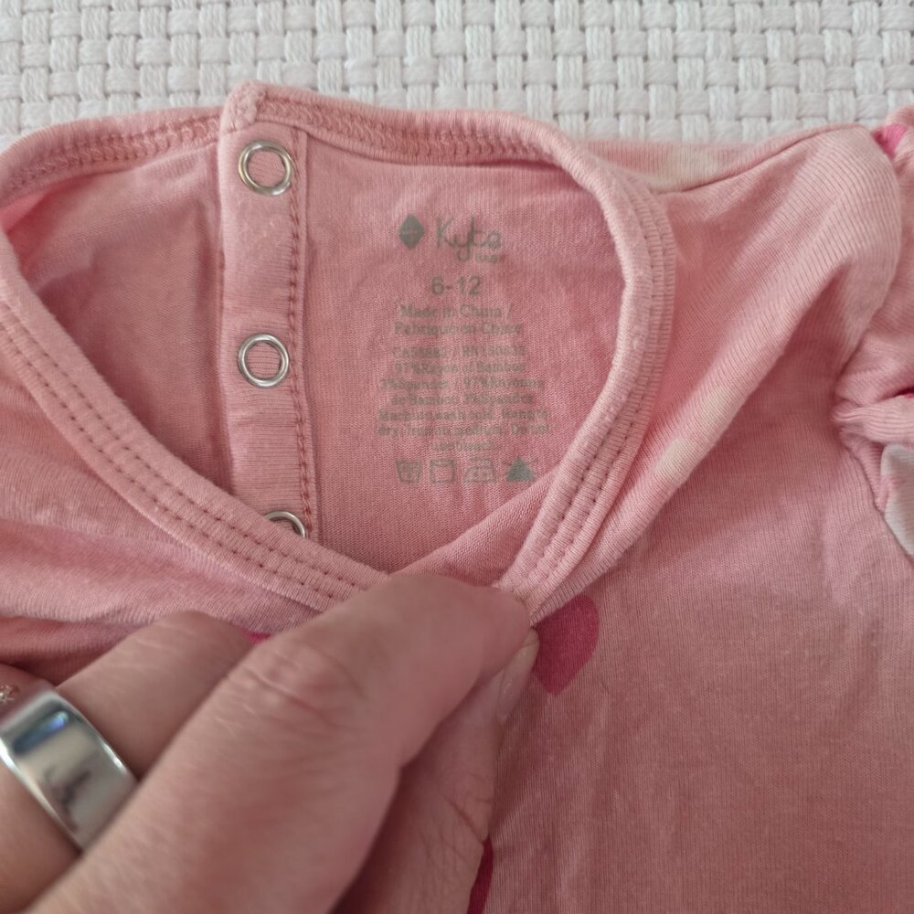 💖 Kyte Baby Twirl Onesie + Bib | Pink Hearts | 6–12 Months - Picture 6 of 15